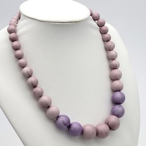 Vintage lavender purple graduated plastic bead necklace